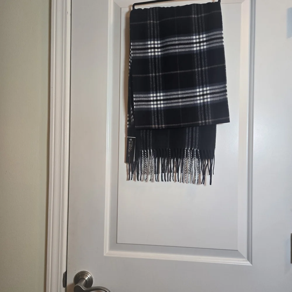 V. FRAAS Black and White Fringe Scarf NWT